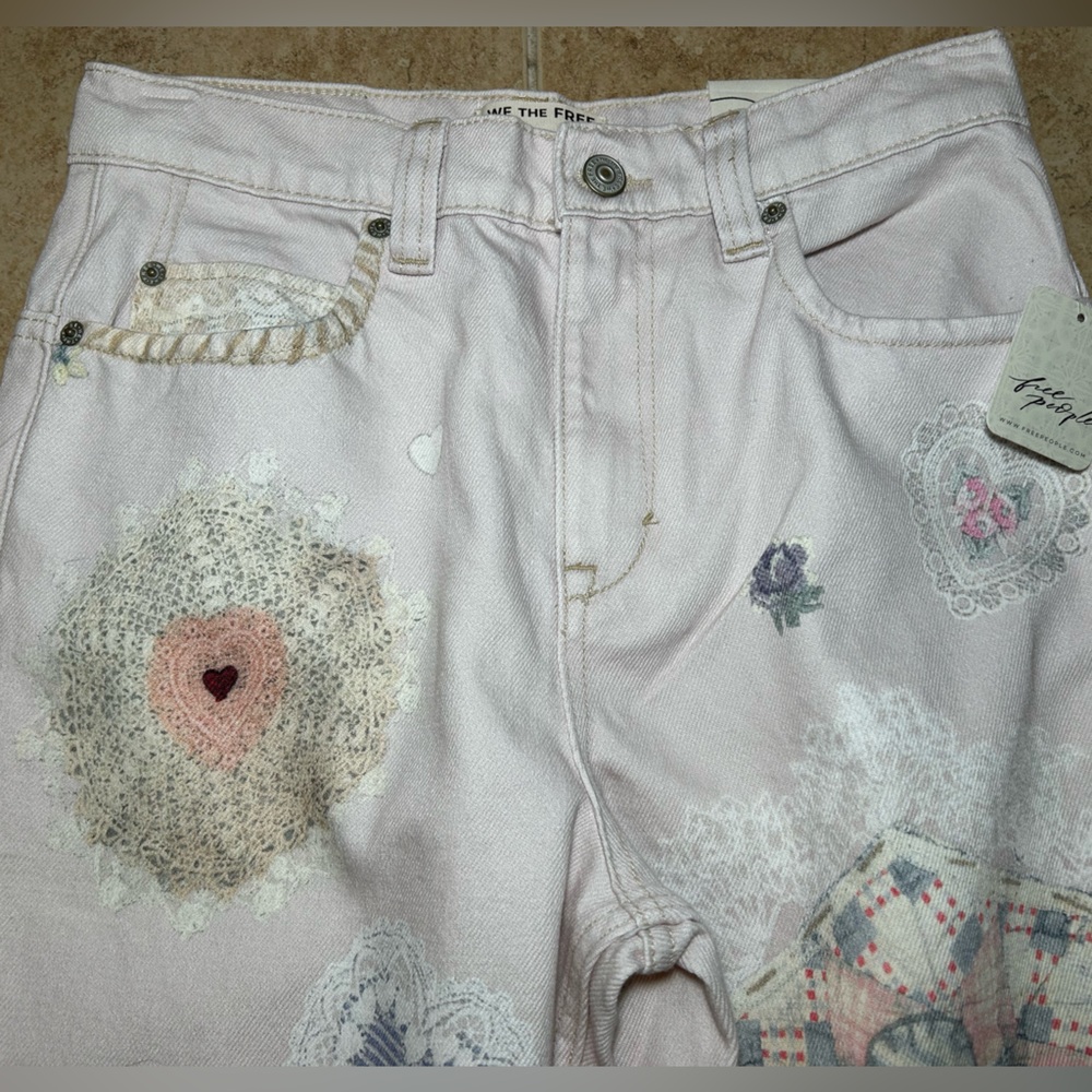 NWT🌷We The Free Illusion Printed Straight Leg Jeans - Size 28 - Picture 2 of 16